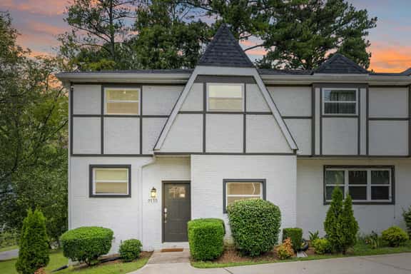 Charming & Cozy 4BR in SouthPark - Image 1