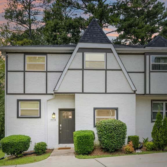 Charming & Cozy 4BR in SouthPark - Image 1