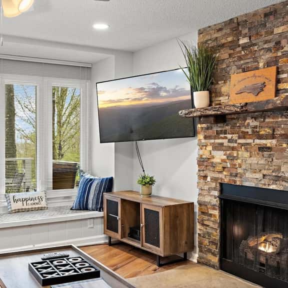 Hiking Trails, King Bed, View, Recently Renovated - Image 1